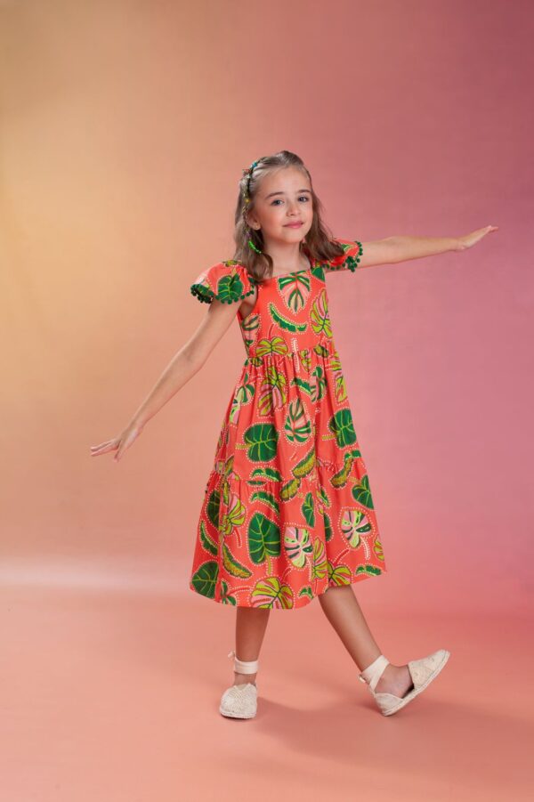 Vestido Pompom Na Folhagem